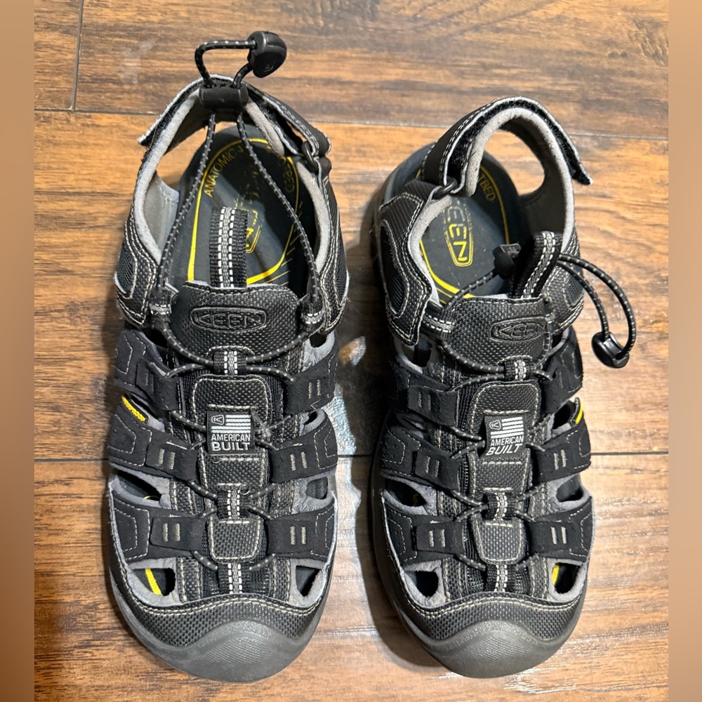 KEEN Rialto H2 Sandals Size 7